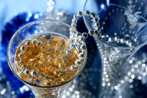 champagne glass with necklace 